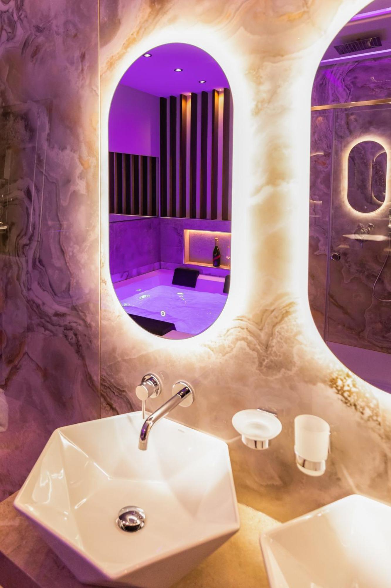 Albadea Deco&jacuzzi Pensión *